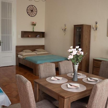 Suzy Apartman Егер Екстериор снимка