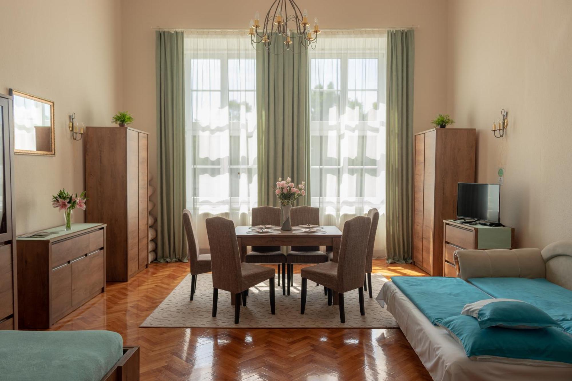 Suzy Apartman Егер Екстериор снимка
