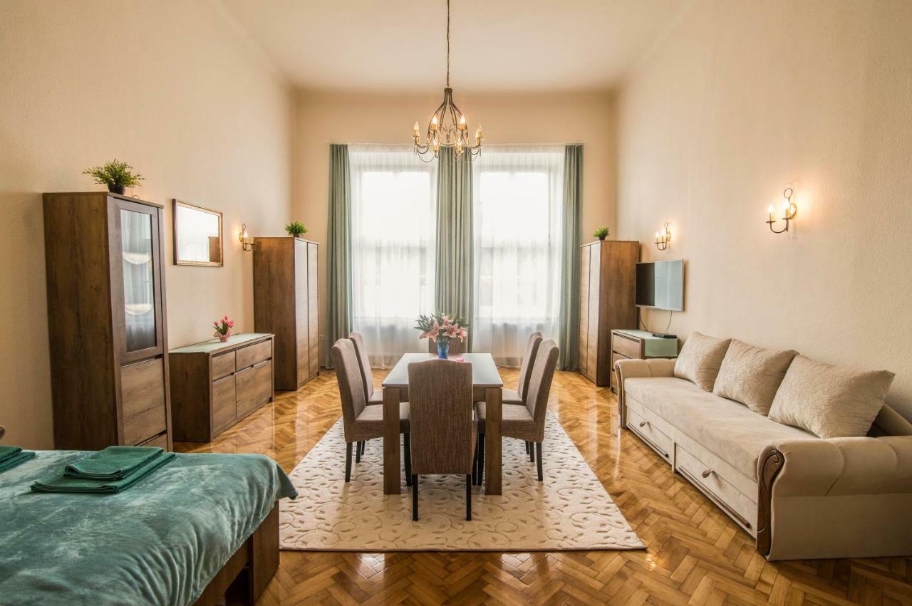 Suzy Apartman Егер Екстериор снимка