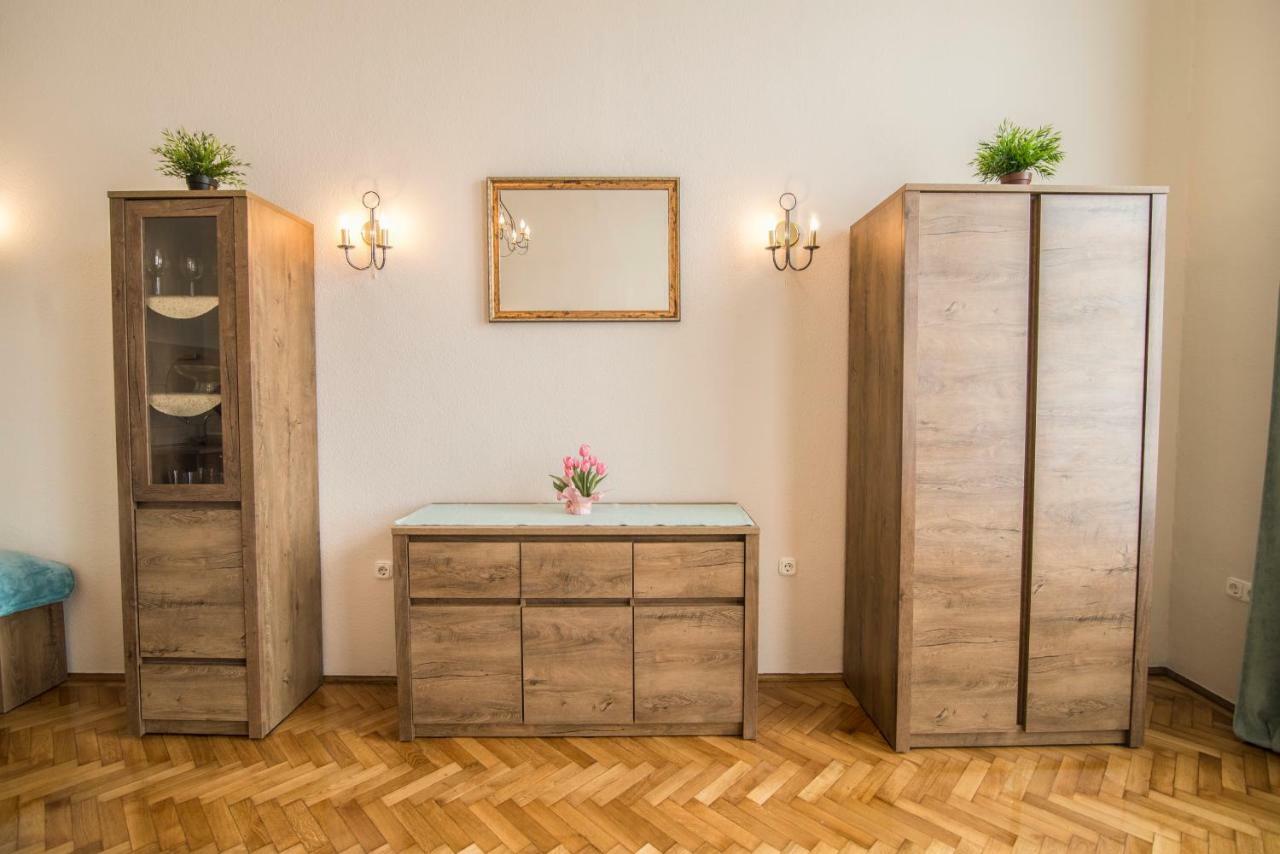 Suzy Apartman Егер Екстериор снимка