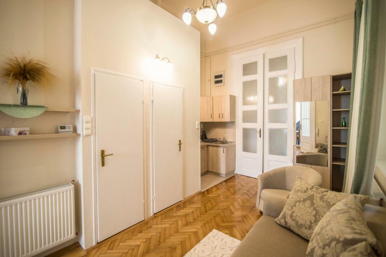 Suzy Apartman Егер Екстериор снимка