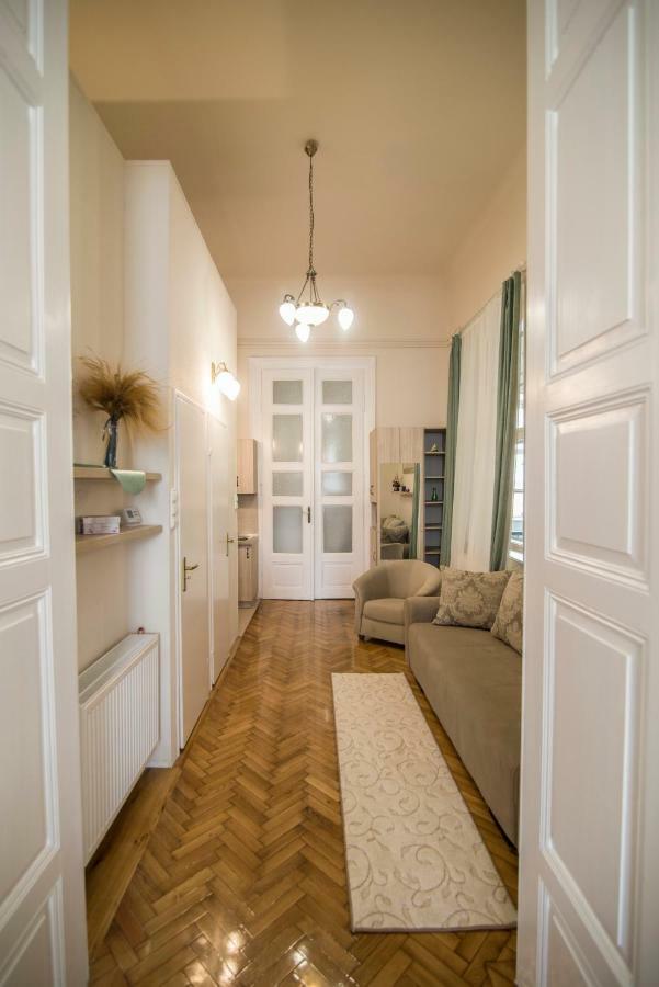 Suzy Apartman Егер Екстериор снимка