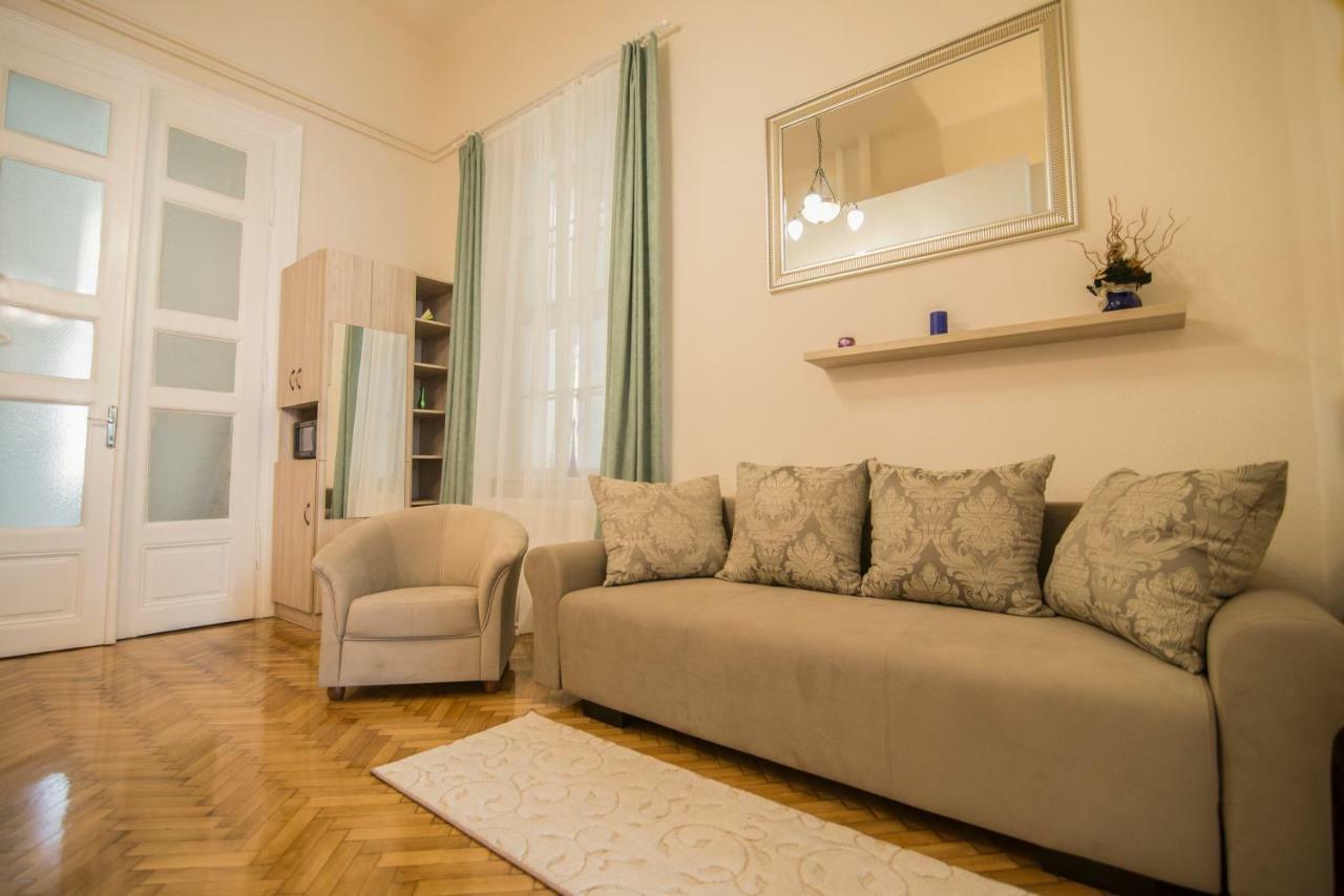 Suzy Apartman Егер Екстериор снимка