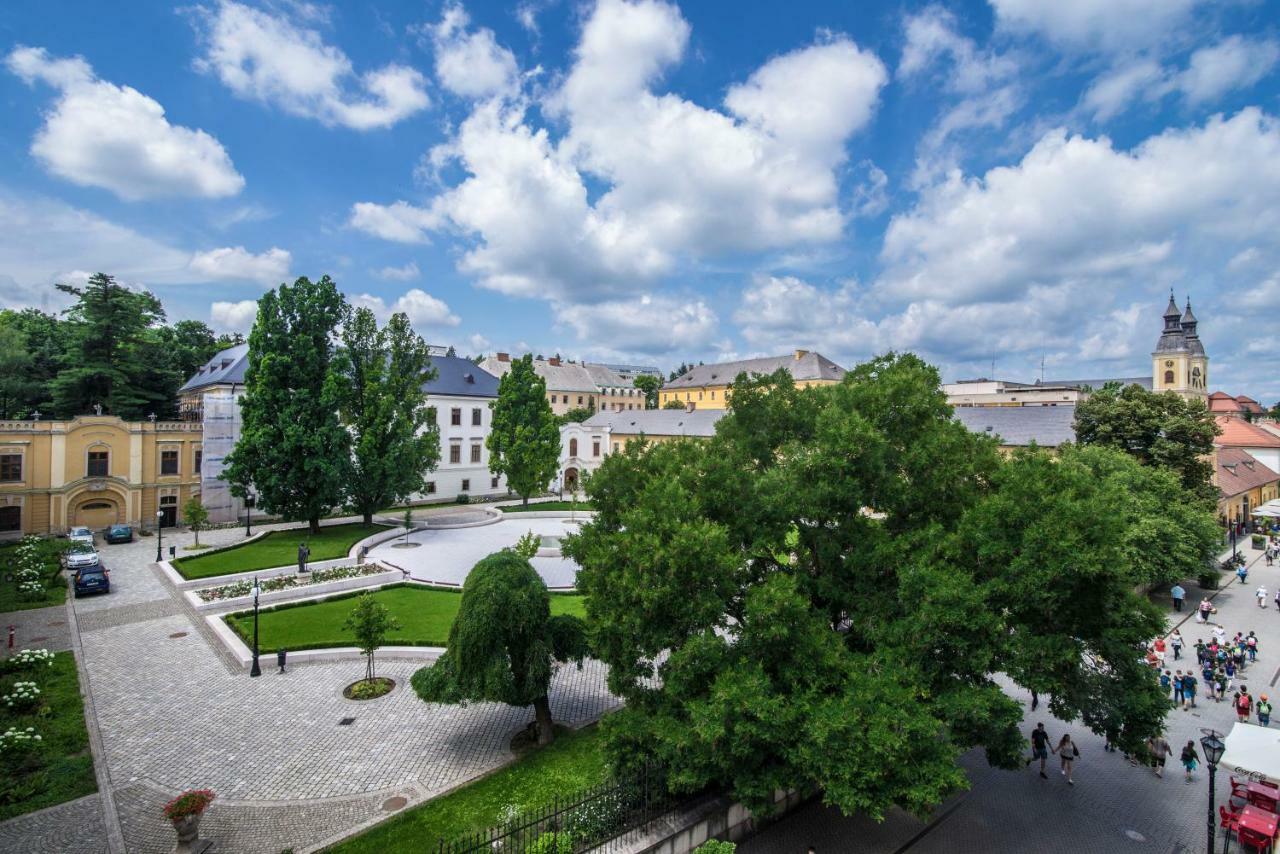 Suzy Apartman Егер Екстериор снимка