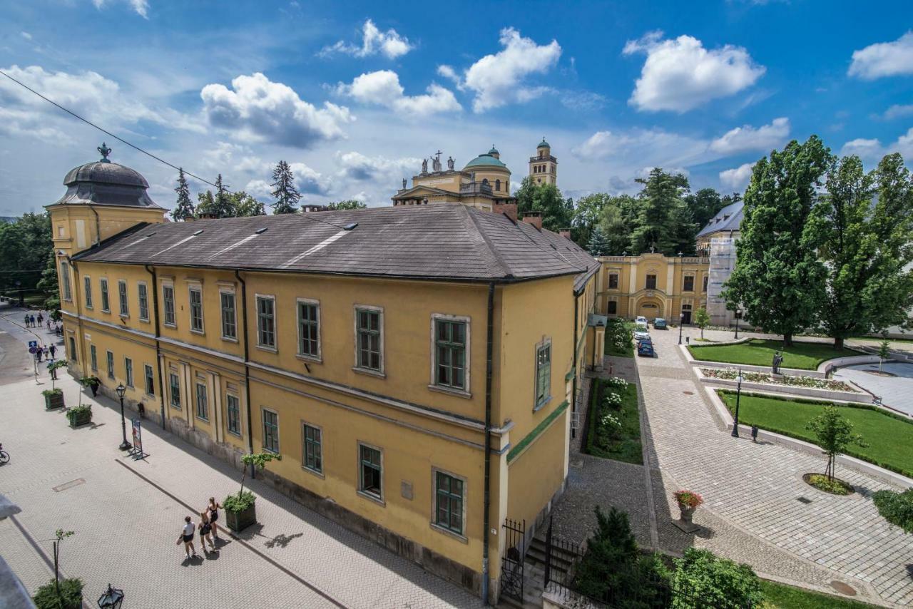 Suzy Apartman Егер Екстериор снимка