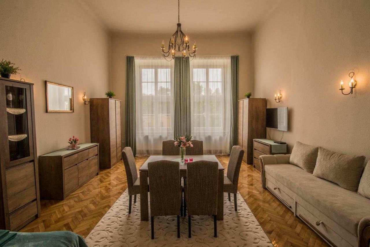 Suzy Apartman Егер Екстериор снимка
