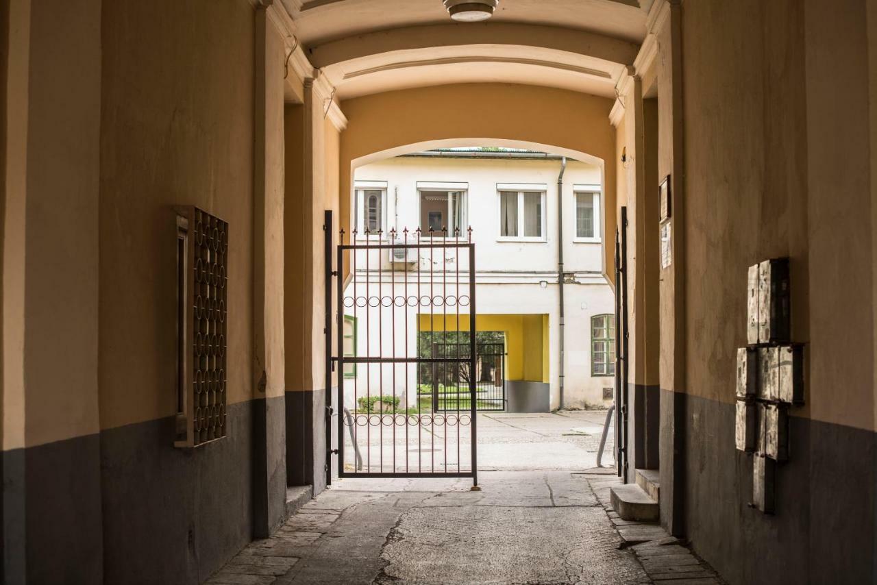 Suzy Apartman Егер Екстериор снимка