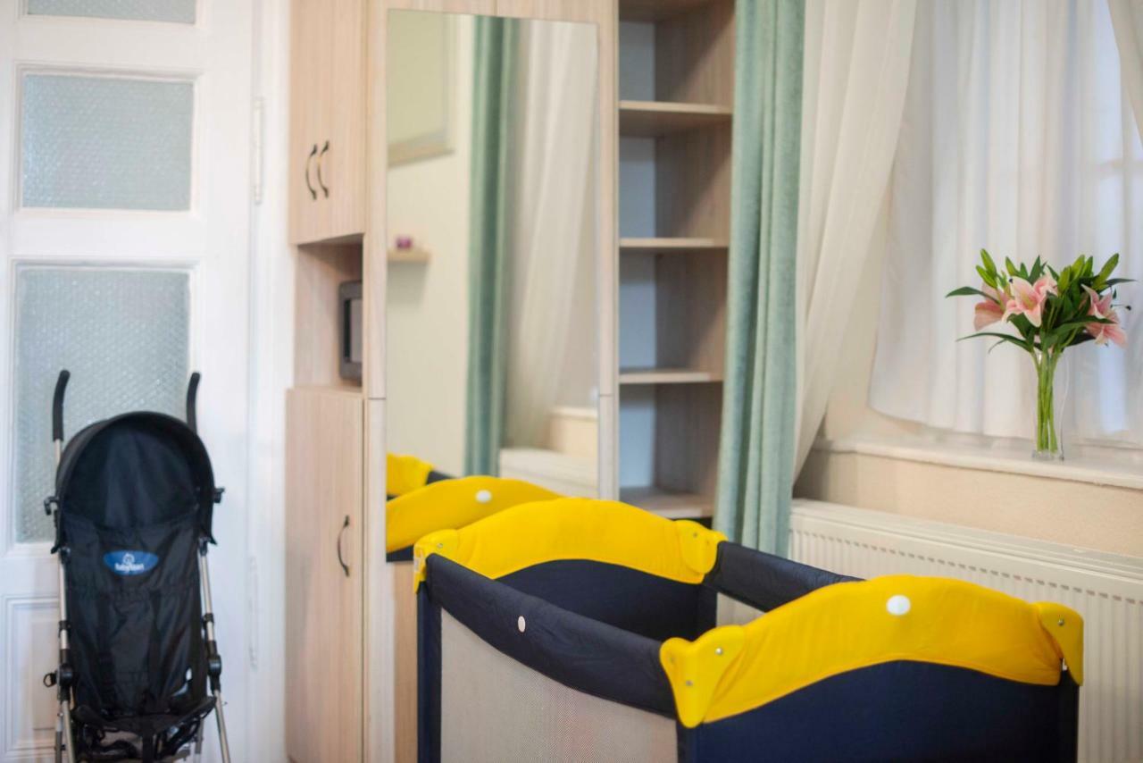 Suzy Apartman Егер Екстериор снимка